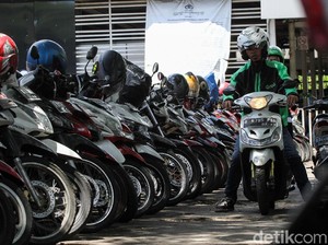 Bebankan PPh ke Sopir Ojol, Bos Grab Indonesia Dicecar DPR
