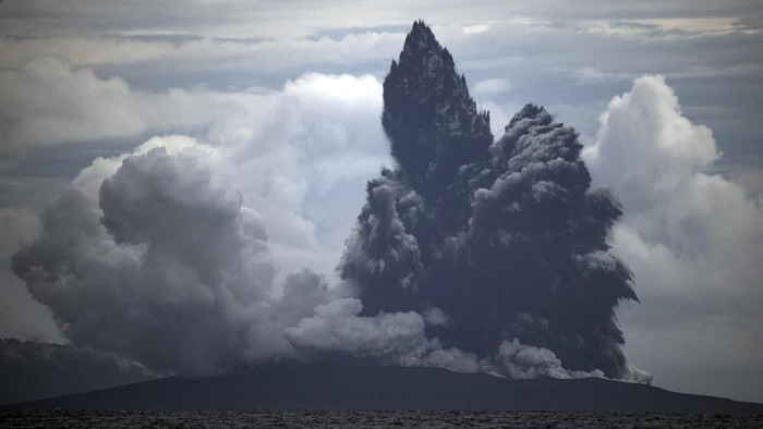 Kondisi Gununga Anak Krakatau pada Selasa (1/1/2019).