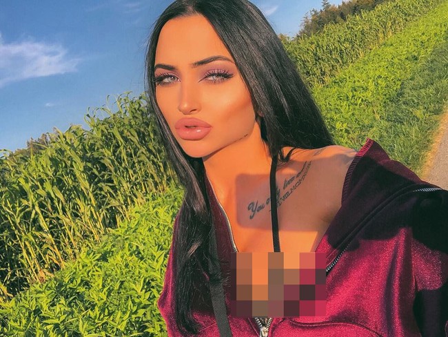 Celine pun melakukan operasi hidung, pipi, filler bibir dan dagu. Untuk mengubah penampilannya itu, Celine menghabiskan dana sampai 38.700 poundsterling atau setara dengan Rp 700 juta. Foto: Instagram (ccentino)