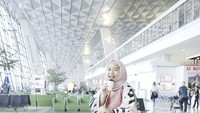 Wanita yang lahir pada 11 Juli 1985 ini jadi fotografer langganan artis papan atas tanah air. Banyak momen yang sudah ia bingkai dengan ciamik. Foto: Instagram dierabachir