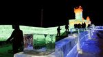 Indahnya Istana Es Warna-warni di China