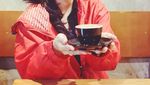 Gaya  Seru Caleg Cantik Milly Syafiq Saat Masak dan Berpose  Bareng Kerupuk