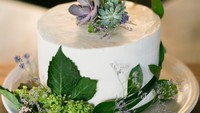 Tak lagi tinggi, kue pengantin sederhana justru diminati. Kue ini bisa disajikan dalam jumlah banyak dengan variasi rasa berbeda. Foto: Istimewa