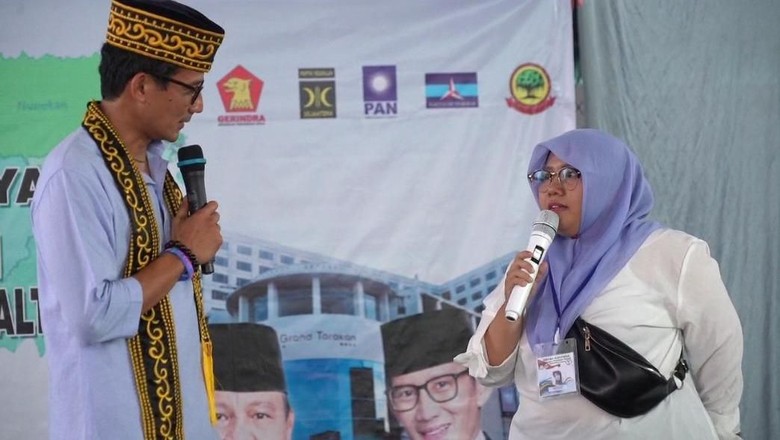 Sandi Dicurhati Emak-emak di Tarakan Harga Ayam Naik Jadi Rp 68 Ribu Sandi Dicurhati Emak-emak di Tarakan Harga Ayam Naik Jadi Rp 68 Ribu