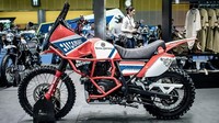 Jika dilihat dalam kondisi standar, Royal Enfield Himalayan merupakan motor petualang yang punya desain eksterior biasa-biasa saja. Foto: Morebikes