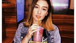 Ini Natasha, Adik Kimberly Ryder yang Hobi Pose Seru dengan Minuman