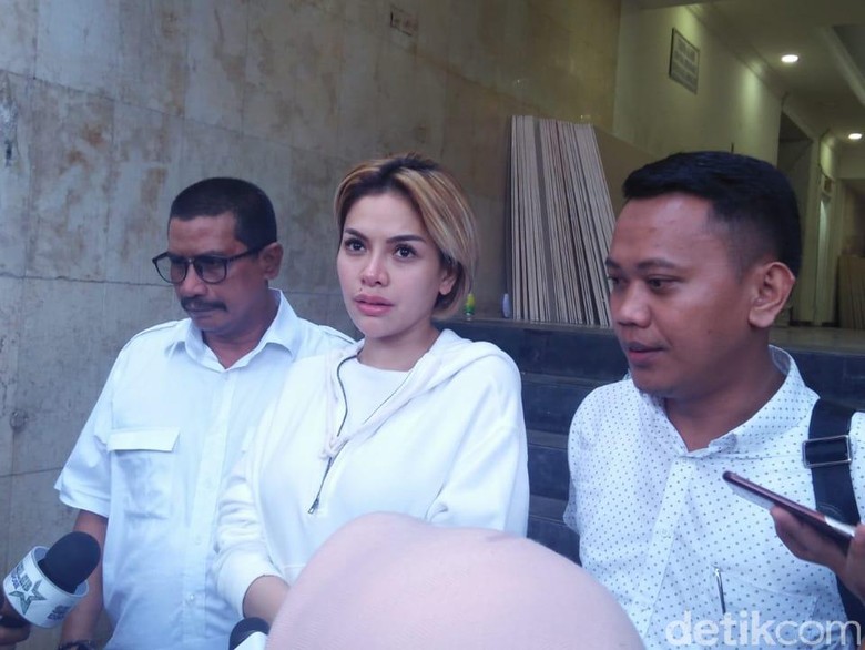 Meski Melarang, Uya Kuya Hormati Keputusan Nikita Mirzani Lepas Hijab Meski Melarang, Uya Kuya Hormati Keputusan Nikita Mirzani Lepas Hijab