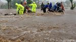 Hujan Deras Jalur Malang-Surabaya Terendam Banjir