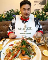 Jalan-jalan ke Eropa, Ivan Gunawan ke Laduree Hingga Masak Spaghetti