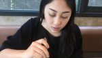 Selain Modis, Adik Nikita Willy Ini Juga Doyan Banget Es Kopi Kekinian