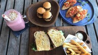Sepertinya rahasia tubuh langsing Natasha adalah karena hobi makan sehat. Sampai-sampai ia menulis, Give me healthy food, and I’m a happy girl. Foto: Instagram natasharyder