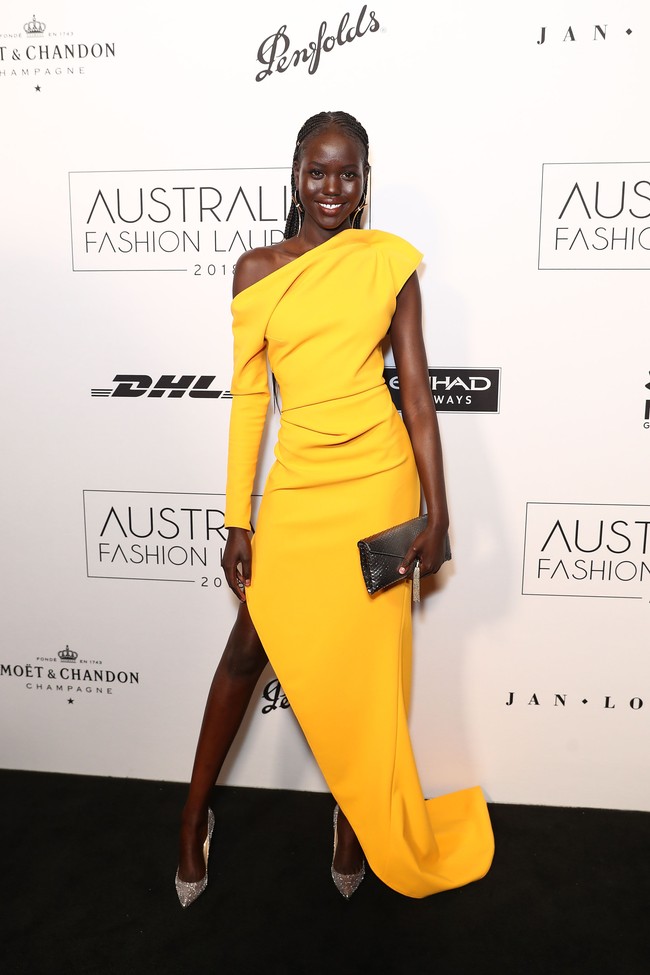 Adut Akech menjadi top model 2018 lewat sebuah penghargaan yang dihelat oleh Models.com. Ia mengalahkan nama top model lain seperti Gigi dan Bella Hadid, juga Adwoa Aboah. Foto: Getty Images