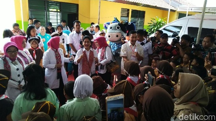 Kunjungi Semarang, Iriana Jokowi Sapa Antrean Tes IVA Kanker Serviks