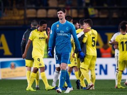 Thibaut Courtois akan absen membela Madrid selama beberapa pekan. Otot Iliacus paha kirinya bermasalah. (Foto: Alex Caparros/Getty Images)