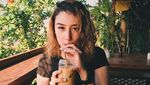 Ini Natasha, Adik Kimberly Ryder yang Hobi Pose Seru dengan Minuman