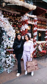 Liburan, Nikita Willy Mampir Makan Dessert di The Ivy Chelsea Garden