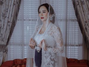 Cantiknya Aura Kasih Berkebaya Kutu Baru Saat Dinikahi Pria Bule