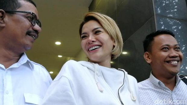 Vanessa Angel Terciduk Prostitusi Online, Netizen 'Favorit' Kahiyang Ayu