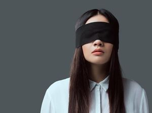 Waduh, Gara-gara Film Bird Box Banyak yang Nyetir Tutup Mata