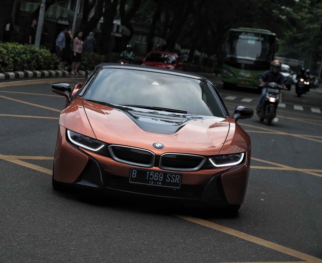 Mobil Sport Ramah Lingkungan BMW i8 Roadster