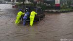 Hujan Deras Jalur Malang-Surabaya Terendam Banjir