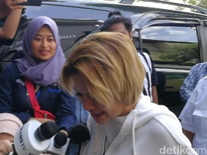 Penampilan Perdana Nikita Mirzani Setelah Lepas Hijab