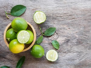 Apa Rutin Minum Air Jeruk Nipis Bisa Turunkan Berat Badan?