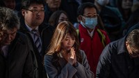Doa di hari pertama kerja tersebut dimaksudkan untuk memperoleh keberuntungan dan kemakmuran. Carl Court/Getty Images.