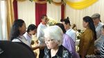 Suasana Duka Selimuti Kepergian Ayah Didik Nini Thowok