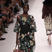 Adut Akech memulai karier modeling pada usia 16 tahun. Kariernya kian cemerlang dari tahun ke tahun, terutama di 2018. Foto: Getty Images
