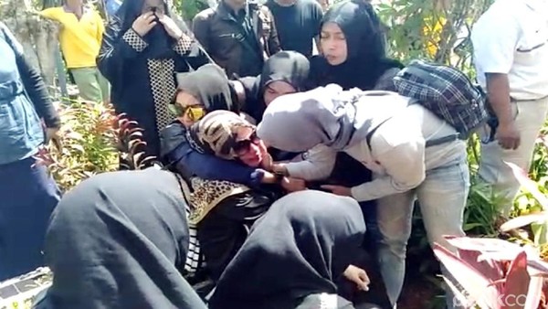 Isak Tangis Keluarga Lepas Torro Margens