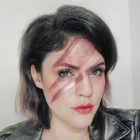 Di ulang tahunnya yang ke-35, Ondine Greyce merayakan satu tahun tanpa mewarnai rambut. Ia pun membuat keputusan untuk tidak lagi menutupi rambut yang memutih tersebut. Foto: Dok. Instagram @grombre