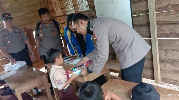 Polisi mendatangi sekolah di Maros
