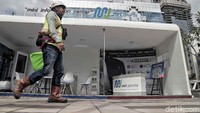 Ruang Mini Information Center MRT tersebut memberikan semua informasi mengenai proyek transportasi massal MRT.