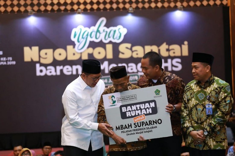 66 Tahun Mengabdi di Istiqlal, Mbah Parno Dihadiahi Kemenag Rumah 66 Tahun Mengabdi di Istiqlal, Mbah Parno Dihadiahi Kemenag Rumah