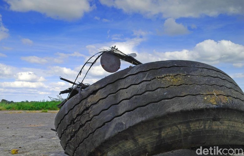 Ilustrasi Ban Mobil Pecah. Foto: Newspress Ilustrasi Ban Mobil Pecah. Foto: Newspress