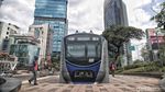 Eh, Ada Kereta MRT Jakarta Parkir di Trotoar Sudirman