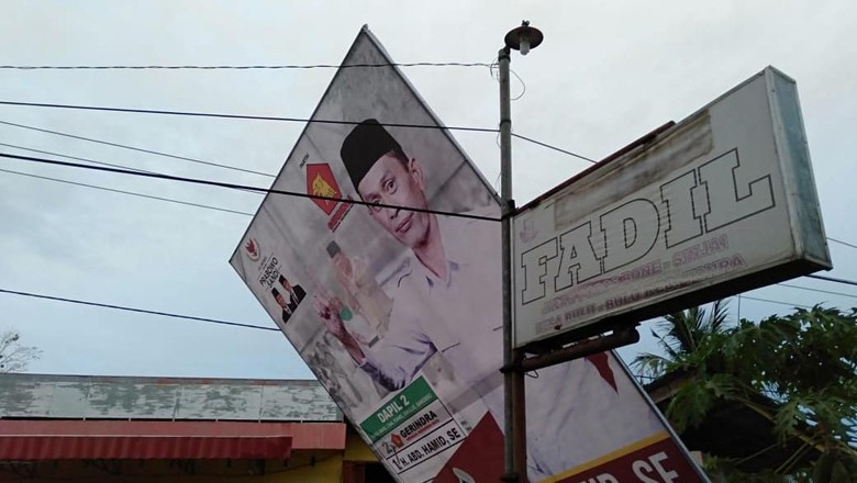 Caleg Gerindra Tersengat Listrik Saat Pasang Baliho, 2 Orang Tewas Caleg Gerindra Tersengat Listrik Saat Pasang Baliho, 2 Orang Tewas