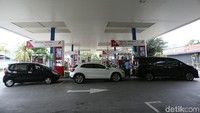 Besaran penurunan Pertamax Cs dari Rp 100-250 per liter. Harga baru yang berlaku di beberapa daerah bisa berbeda-beda karena dipengaruhi oleh perbedaan besaran Pajak Bahan Bakar Kendaraan Bermotor (PBBKB).