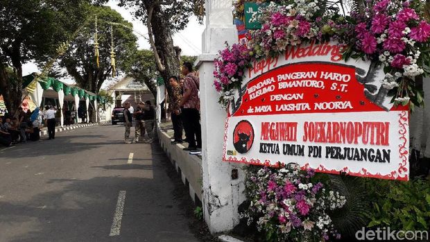 Karangan Bunga Jokowi Hingga Megawati Hiasi Dhaup Ageng Pakualaman