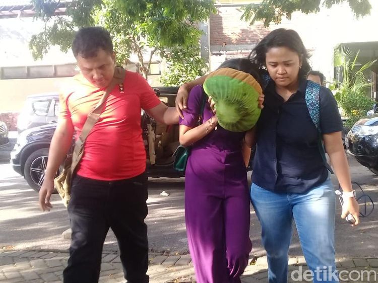Penampakan Vanessa Angel saat Ditangkap karena Prostitusi Online