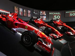 Ferrari Pamer Mobil Schumacher