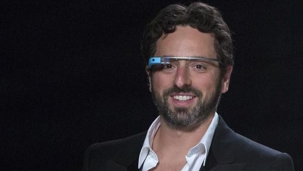 Sergey Brin Presiden perusahaan Alphabet, sekaligus rekan Larry Page dalam menemukan Google (REUTERS/Andrew Kelly) Google co-founder Sergey Brin walks the runway wearing new product