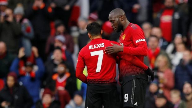 Lukaku dan Sanchez ditantang untuk atasi krisis pemain Man United.