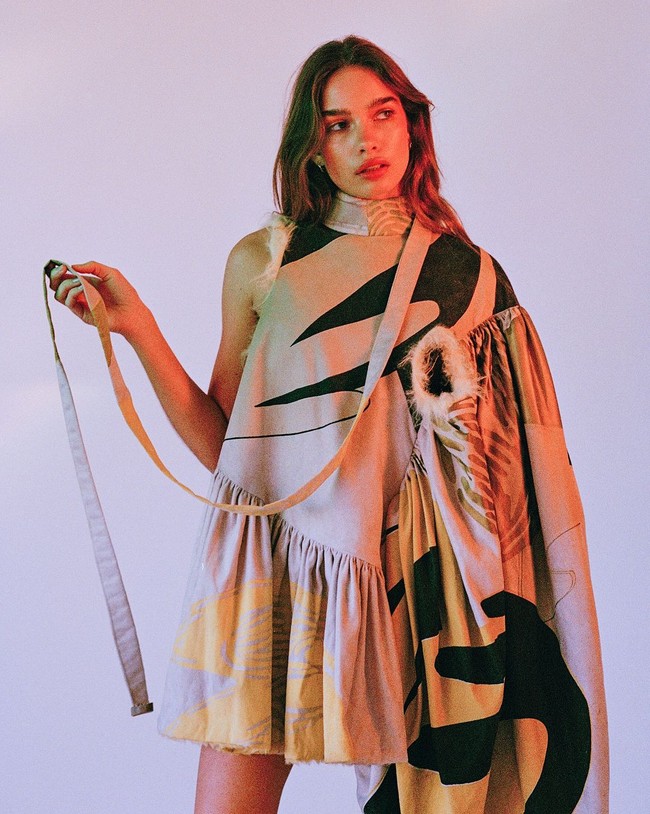 Wanita 22 tahun itu pernah menjadi model untuk beberapa brand ternama, misalnya ASOS, Topshop dan juga Nasty Gal. Foto: Dok. Instagram @hanacross