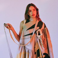 Wanita 22 tahun itu pernah menjadi model untuk beberapa brand ternama, misalnya ASOS, Topshop dan juga Nasty Gal. Foto: Dok. Instagram @hanacross