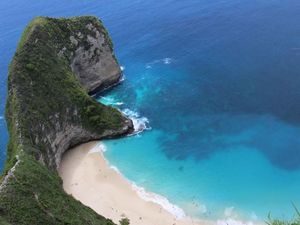 Dua Jempol untuk Keindahan Pantai Kelingking