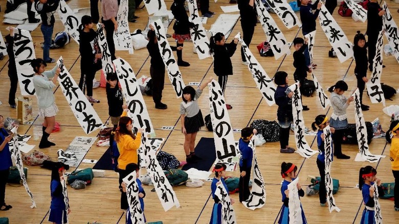 Serunya Anak Anak Ikuti Kontes Kaligrafi Di Jepang