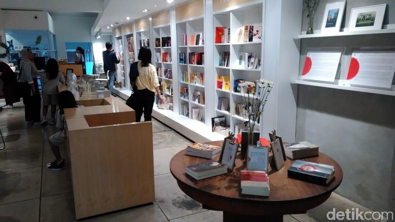 Mencermati Tren Anak Muda Indonesia ke Toko Buku Indie Mencermati Tren Anak Muda Indonesia ke Toko Buku Indie