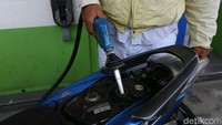 Harga baru yang berlaku di beberapa daerah bisa berbeda-beda karena dipengaruhi oleh perbedaan besaran Pajak Bahan Bakar Kendaraan Bermotor (PBBKB) di masing-masing daerah.